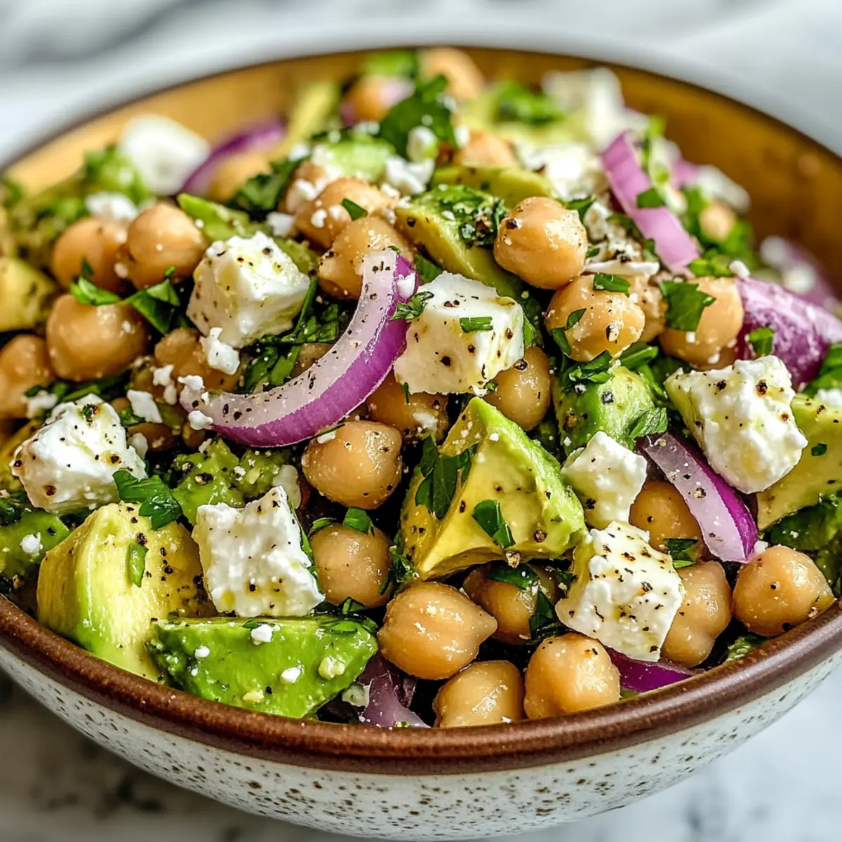 Kichererbsen-Feta-Avocado-Salat